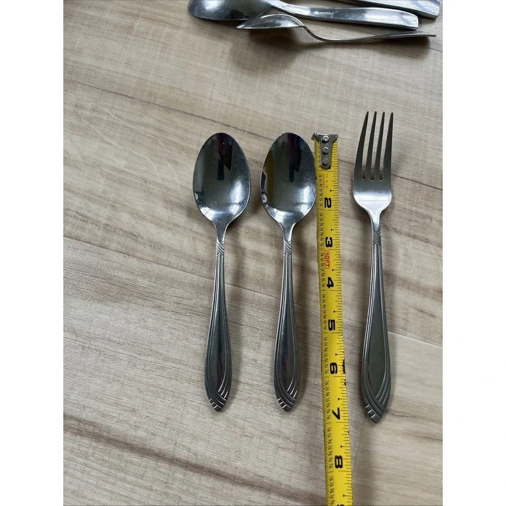 SET OR 4  WINDWARD  ONEIDA 18-0 Stainless‎ 2 Spoons And 2 Dinner Forms